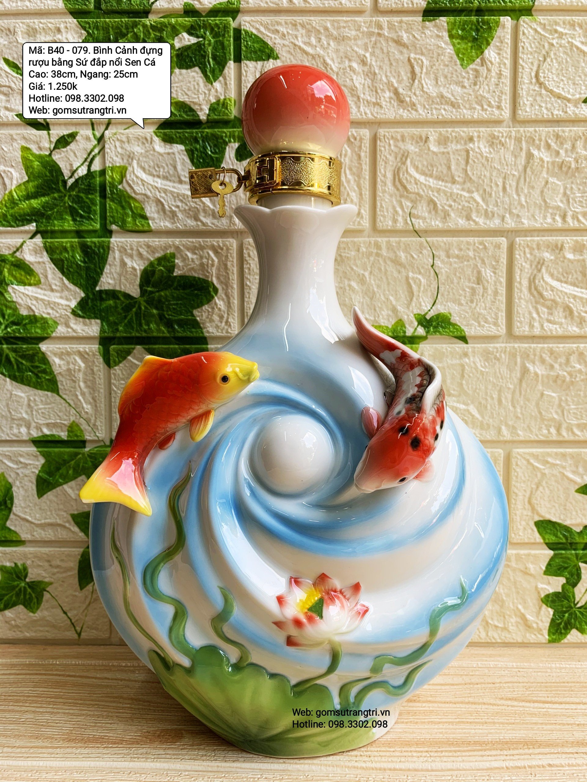 Bình Đựng Rượu Bằng Sứ Đắp Nổi Sen Cá